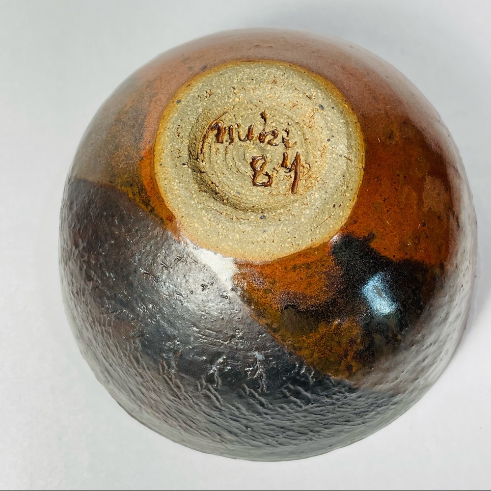 Small charcoal & rust orange pottery small bowl - Picture 5 of 6